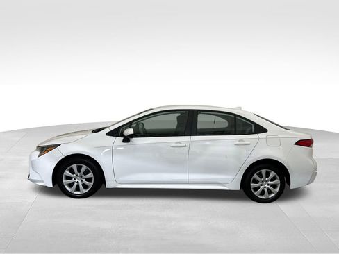 Used 2023 Toyota Corolla LE FWD image 2