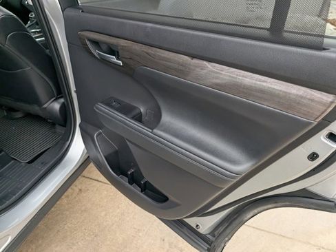 Used 2023 Toyota Highlander Limited image 28