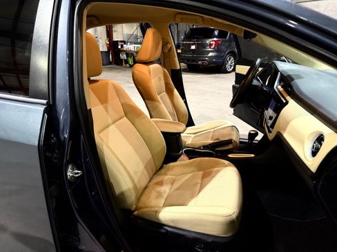 Used 2017 Toyota Corolla LE FWD image 27