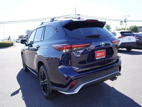 New 2025 Toyota Highlander XSE image 8