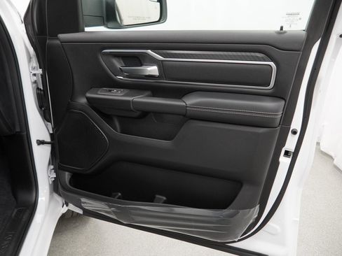 New 2026 RAM 1500 4x4 Crew Cab image 31