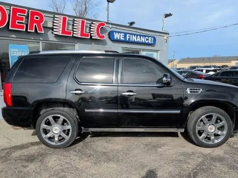 Used 2014 Cadillac Escalade Premium image 3