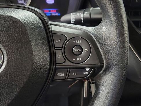 Used 2021 Toyota Corolla LE FWD image 25