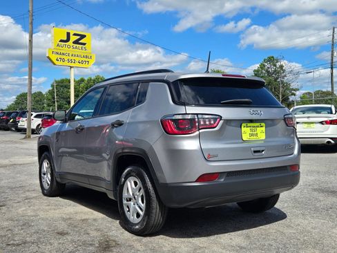 Used 2017 Jeep Compass Sport w/ Cold Weather Group FWD image 4