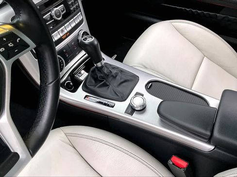 Used 2014 Mercedes-Benz SLK 350 image 17