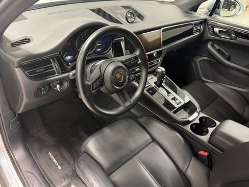 Used 2024 Porsche Macan image 4