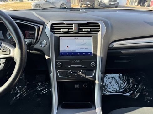 Certified 2020 Ford Fusion SE image 2