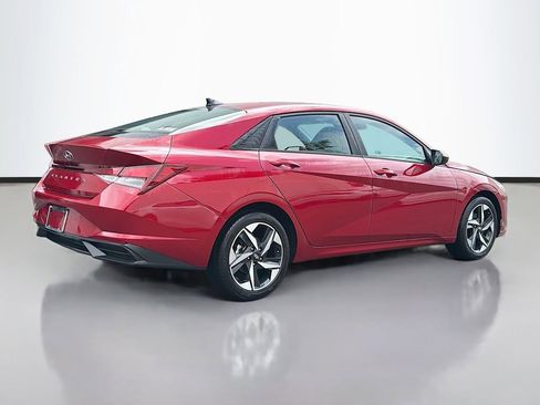 Used 2023 Hyundai Elantra SEL w/ Convenience Package FWD image 5