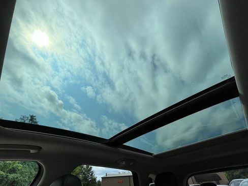 Used 2022 Kia Sorento EX w/ Panoramic Sunroof Package FWD image 26