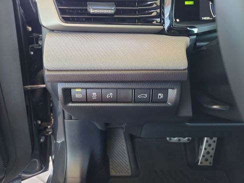 Used 2025 Toyota Camry SE image 15