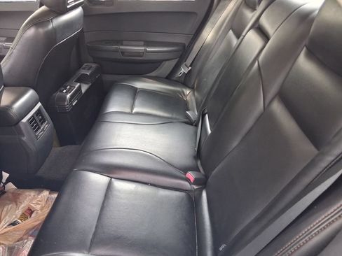 Used 2010 Chrysler 300 Touring RWD image 8