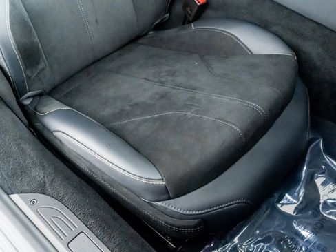 Used 2025 Aston Martin V8 Vantage Coupe image 31