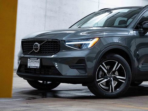 New 2026 Volvo XC40 B5 Core w/ Climate Package image 2