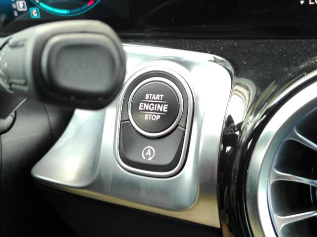 Used 2022 Mercedes-Benz GLB 250 4MATIC w/ Premium Package Lite image 42