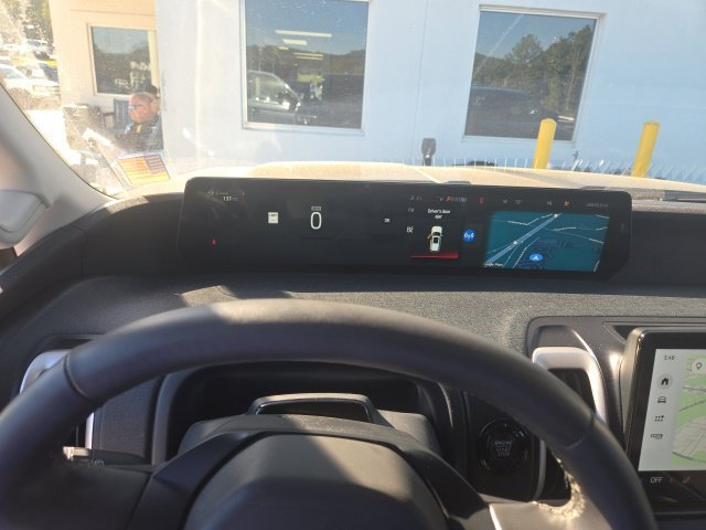 Used 2025 Ford Expedition Active AWD/4WD image 34