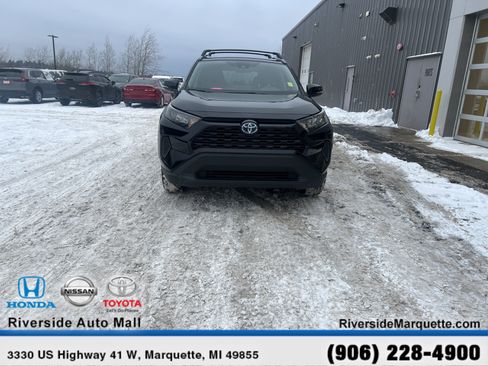 Used 2021 Toyota RAV4 LE image 2