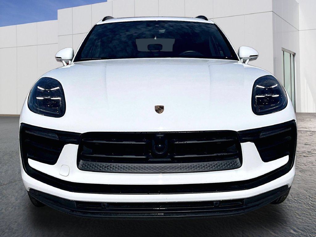 Certified 2026 Porsche Macan AWD/4WD image 10