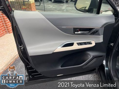 Used 2021 Toyota Venza Limited image 17