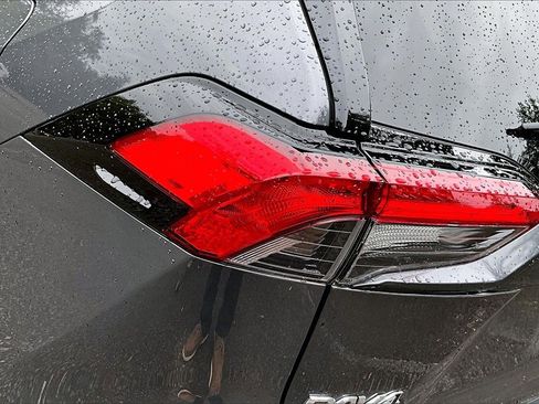 Used 2024 Toyota RAV4 LE image 20