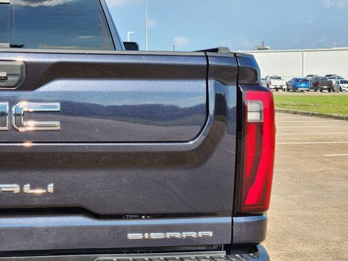 Used 2024 GMC Sierra 3500 Denali Ultimate AWD/4WD image 16
