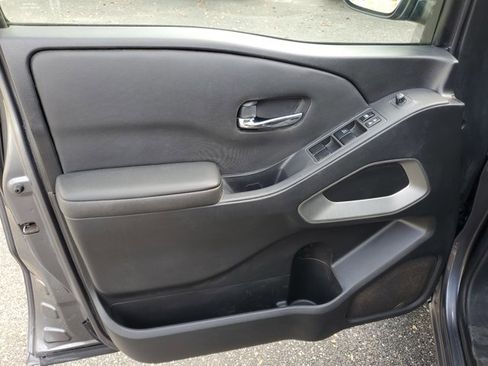 Used 2023 Nissan Frontier SV w/ Tow Package image 16