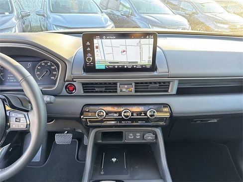 New 2025 Honda Pilot Touring image 11