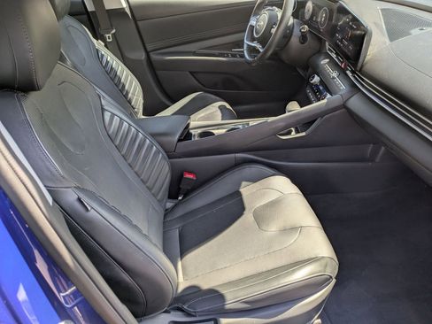 Certified 2021 Hyundai Elantra Limited FWD image 25