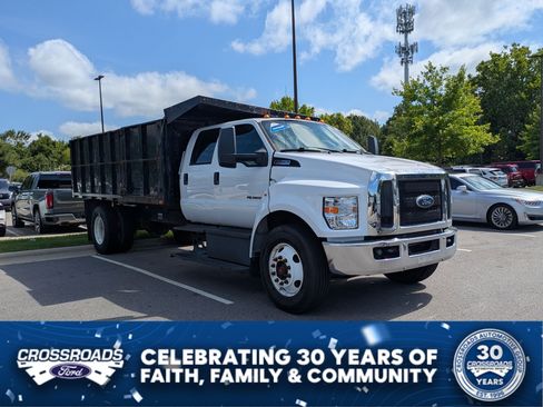 Used 2017 Ford F750 2WD Crew Cab Super Duty image 1