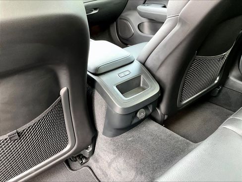 Used 2025 Volvo V60 B5 Cross Country Plus image 37