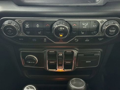 Used 2023 Jeep Wrangler Unlimited Sahara AWD/4WD image 18