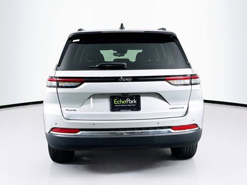 Used 2023 Jeep Grand Cherokee Limited image 7