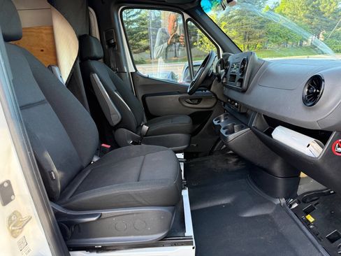 Used 2021 Mercedes-Benz Sprinter 2500 image 20