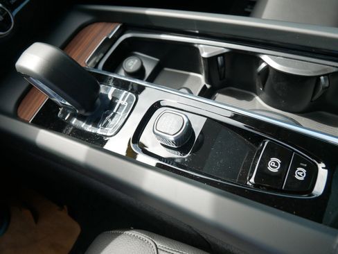 New 2026 Volvo V60 B5 Cross Country Plus w/ Climate Package image 9