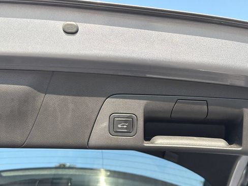 Used 2021 Buick Envision Essence w/ Technology Package I FWD image 15