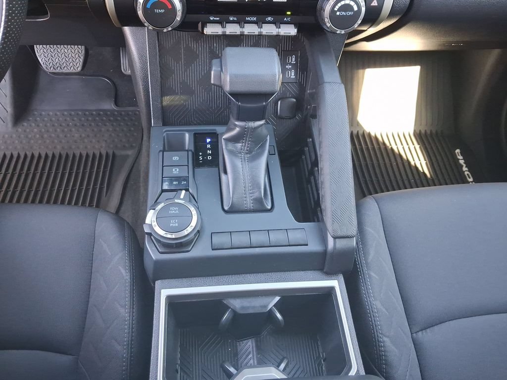 Used 2025 Toyota Tacoma SR5 AWD/4WD image 14