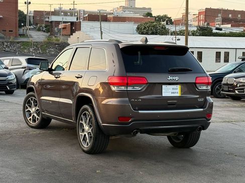 Used 2018 Jeep Grand Cherokee Limited AWD/4WD image 4