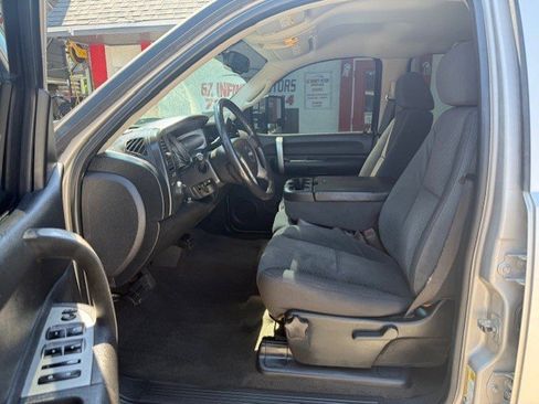 Used 2007 GMC Sierra 2500 SLE w/ Z71 Off-Road Package image 10