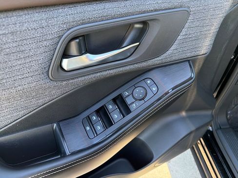 Used 2023 Nissan Rogue SV image 18