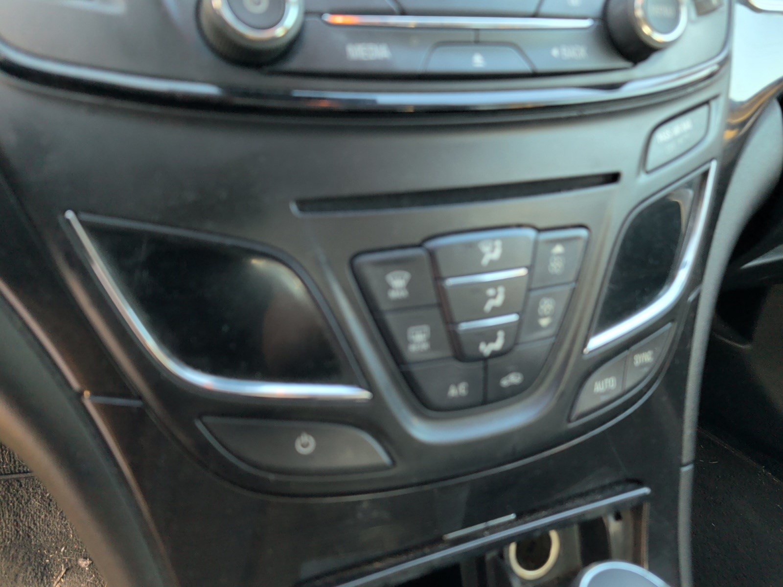 Used 2014 Buick Regal FWD image 16