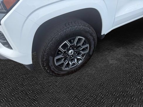 Certified 2023 Chevrolet Colorado Z71 w/ Z71 Convenience Package 2 AWD/4WD image 11