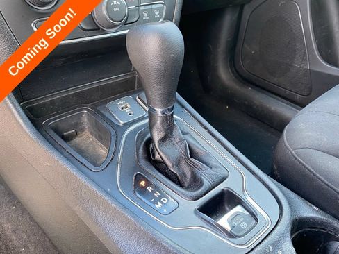Used 2020 Jeep Cherokee Latitude FWD image 23