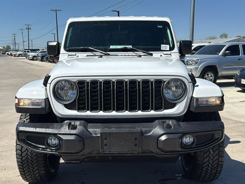 Certified 2025 Jeep Gladiator Sport image 2