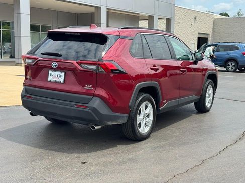 Certified 2021 Toyota RAV4 XLE w/ Convenience Package AWD/4WD image 3