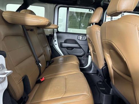Used 2022 Jeep Wrangler Unlimited Sahara AWD/4WD image 24