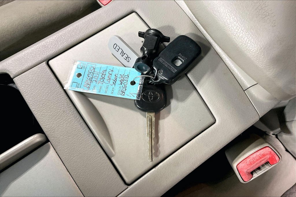 Used 2011 Toyota Camry FWD image 12