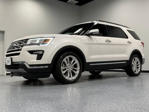 Certified 2018 Ford Explorer Limited w/ Equipment Group 301A FWD image 5