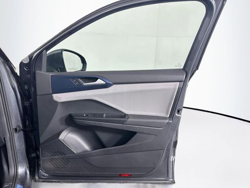 Used 2022 Volkswagen Taos SE FWD image 32