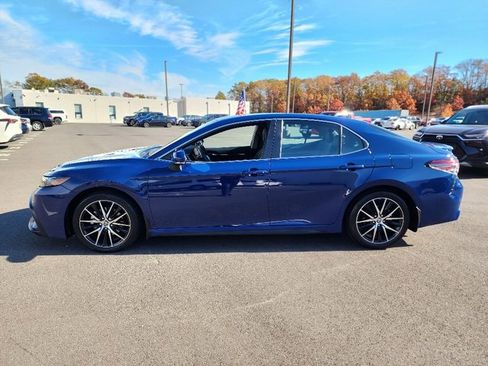 Used 2023 Toyota Camry SE image 4