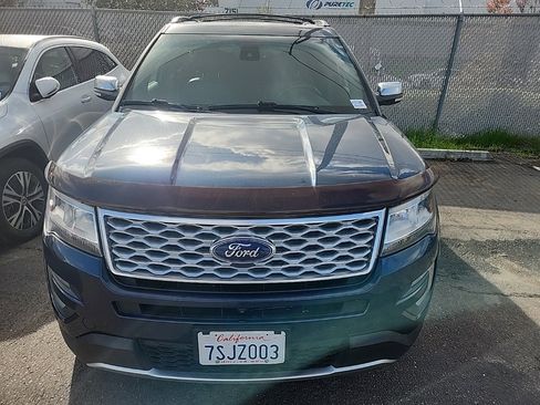 Used 2016 Ford Explorer Platinum image 2