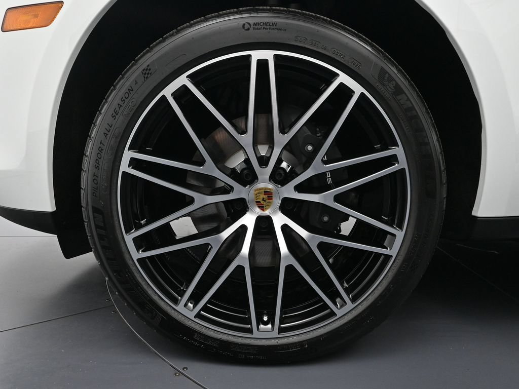 Certified 2026 Porsche Macan AWD/4WD image 26